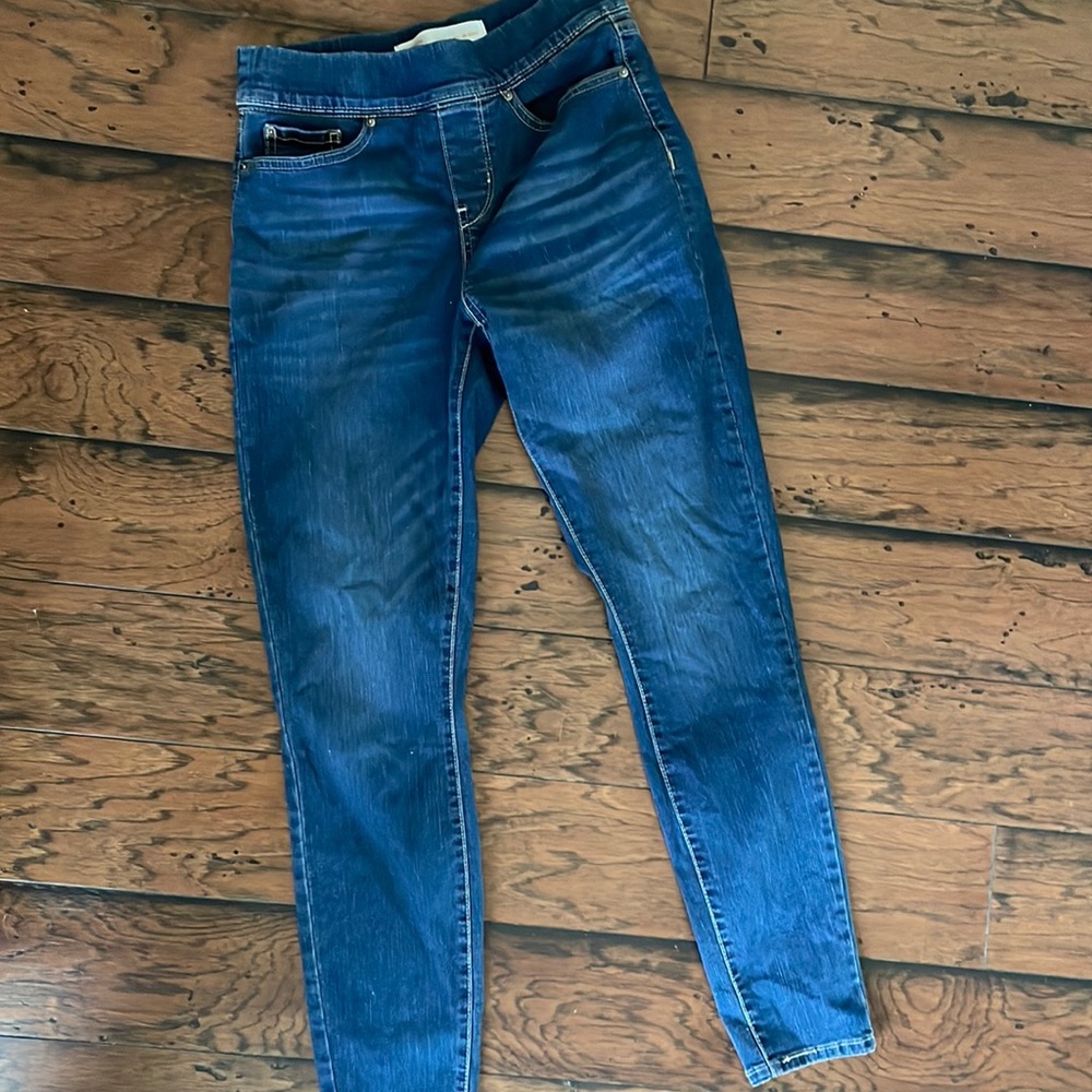 Totally shaping pull-on Skinny jeans